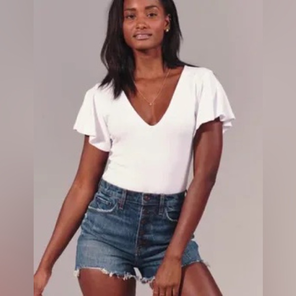 NWT- Abercrombie & Fitch Mom Short High Rise Curve Love shorts sz 26 / 2